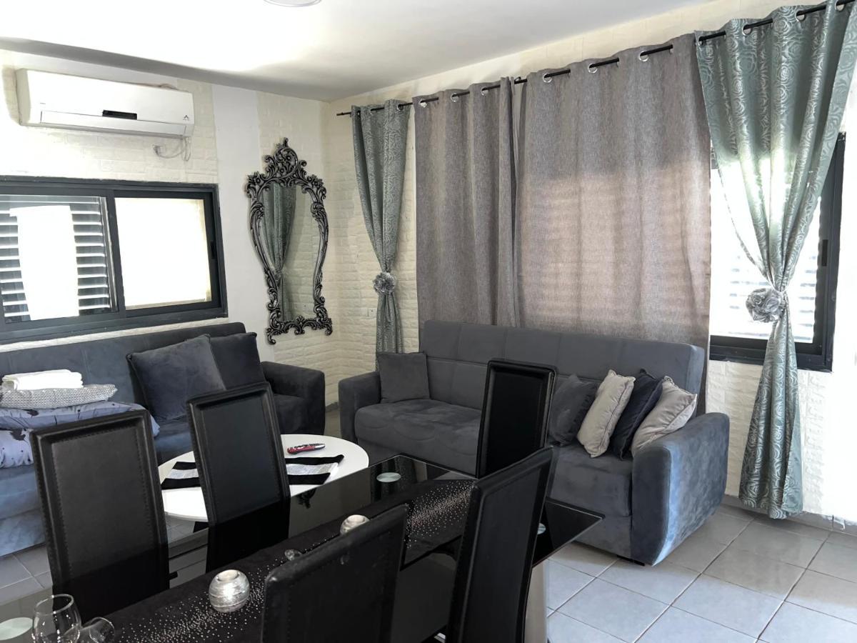 Housing Unit In The Moshav Leilighet Mishmār Hāyardin Eksteriør bilde